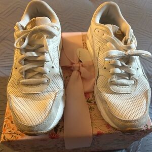 Nike Classic White Mesh Sneakers Size 7 Women